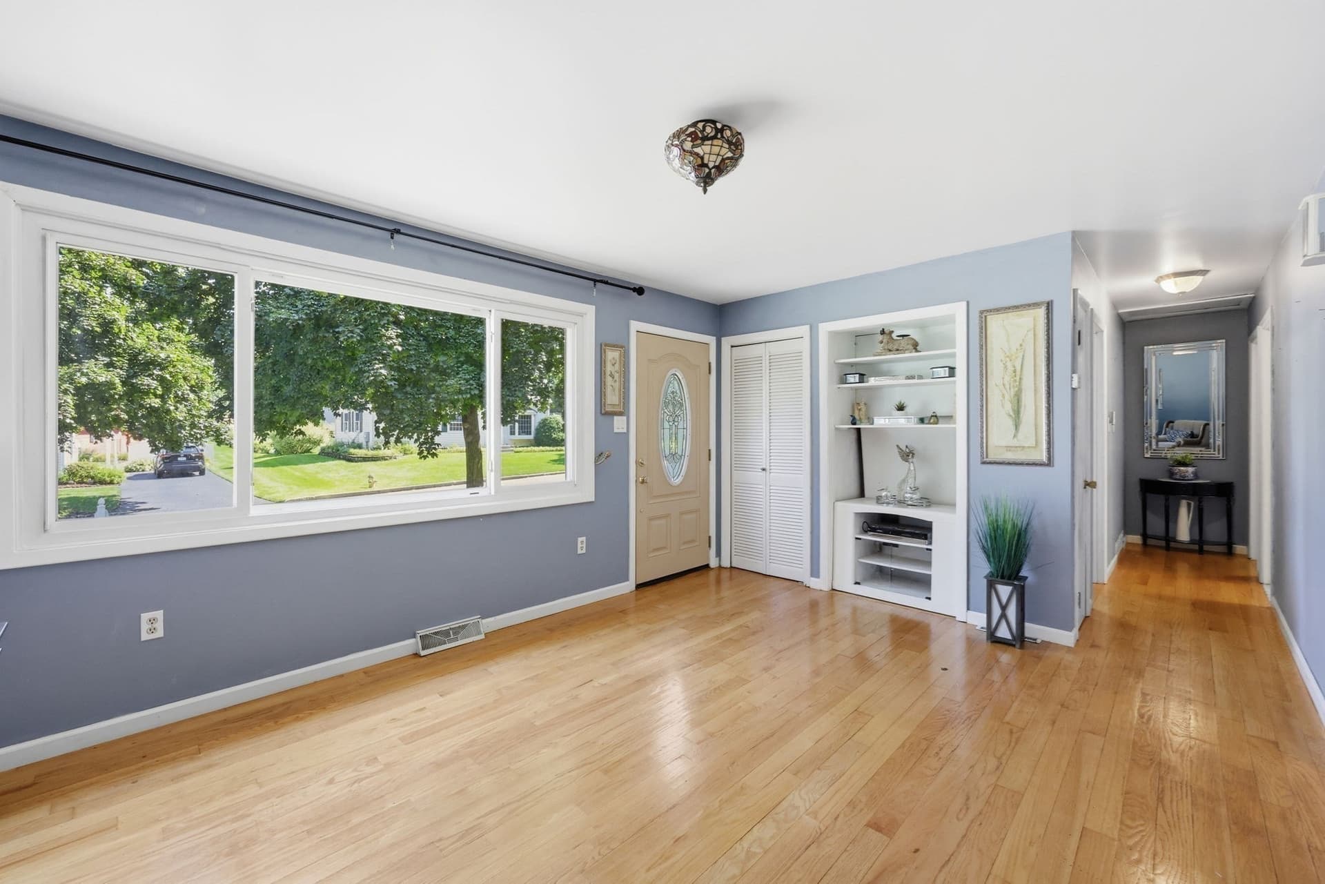 Single Family Residence at 37 Squirrel Rd, Springfield MA 01108, photo 7 of 42