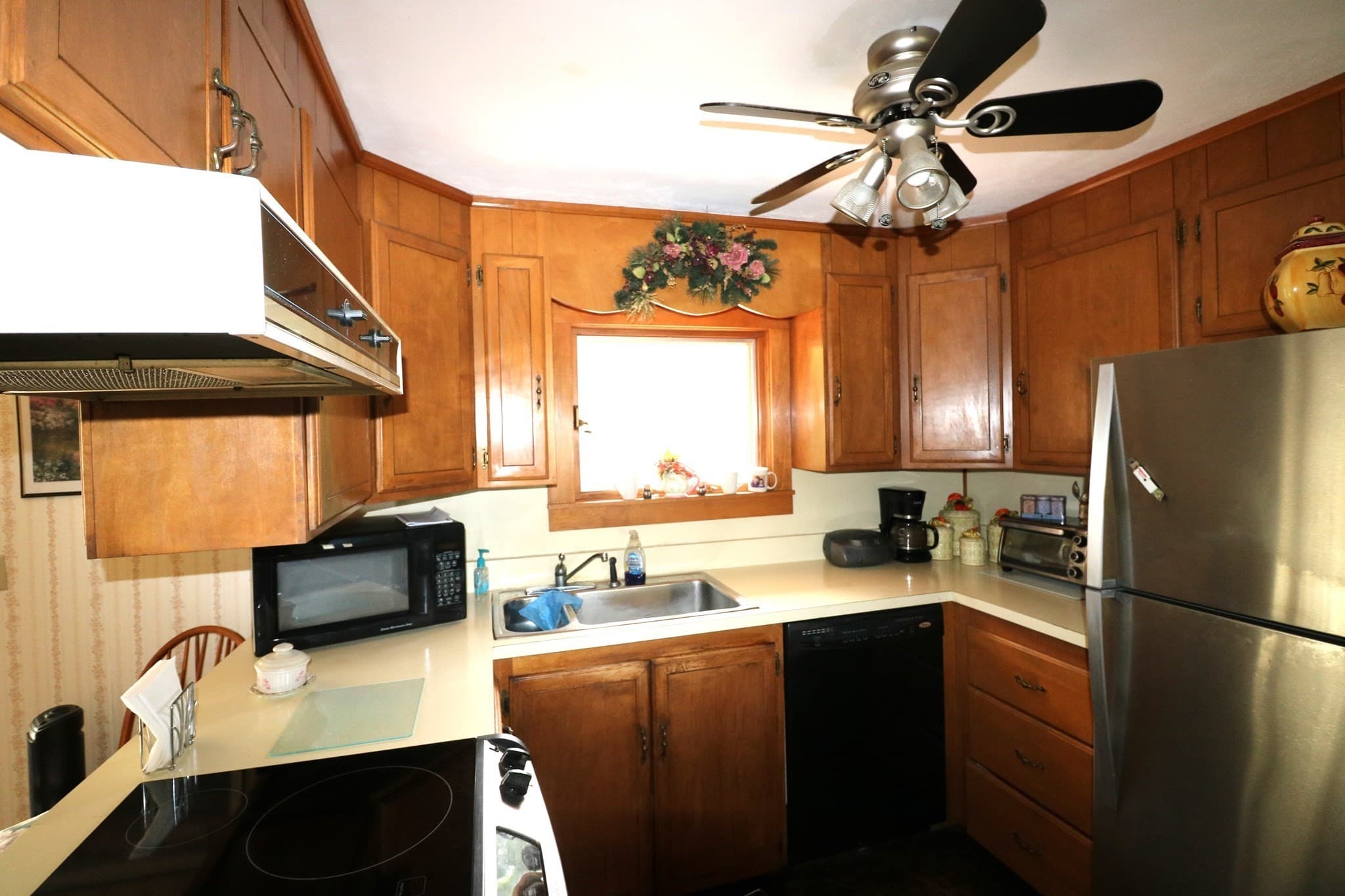 Single Family Residence at 92 East Ave, North Adams MA 01247, photo 2 of 19