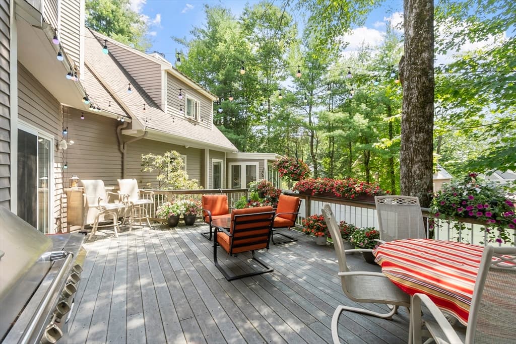 115 Village Xing, Fitchburg MA 01420 photo 2