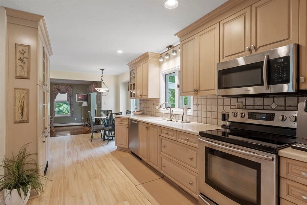 115 Village Xing, Fitchburg MA 01420 photo 5