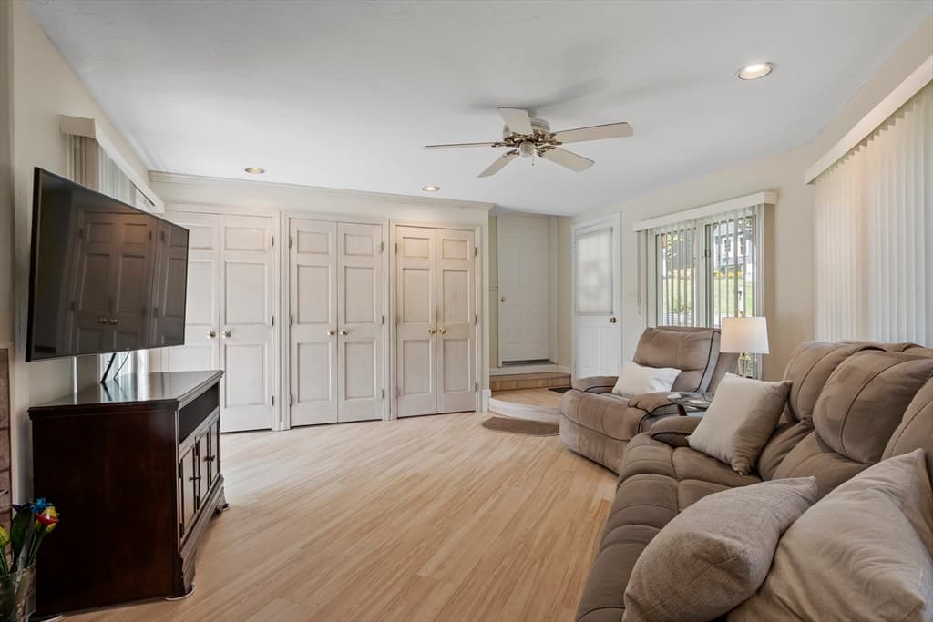115 Village Xing, Fitchburg MA 01420 photo 4