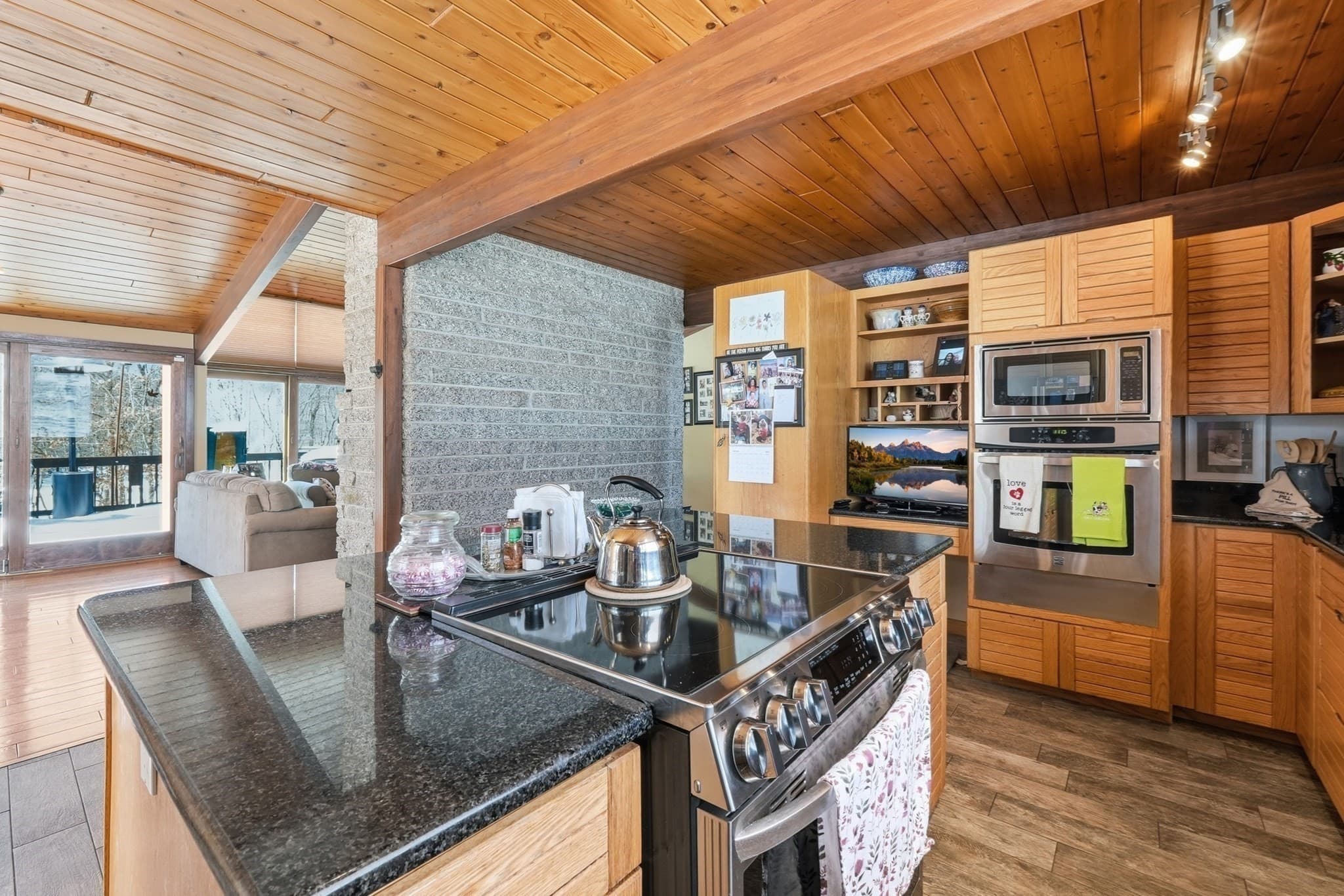 Single Family Residence at 1023 North Woodstock Rd, Southbridge MA 01550, Southbridge, photo 7 of 23