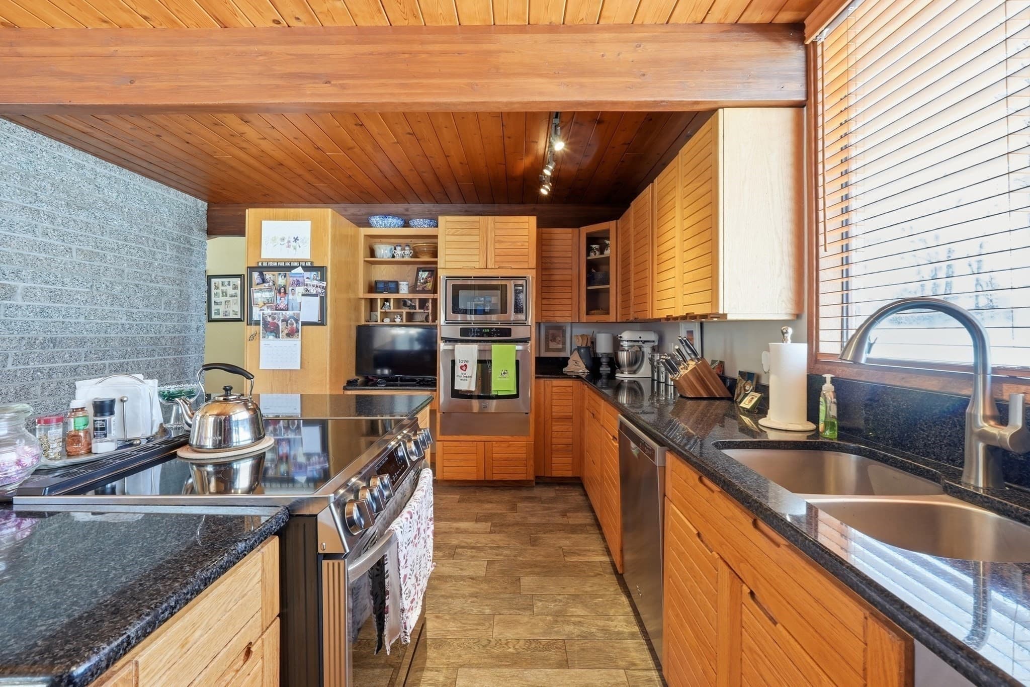 Single Family Residence at 1023 North Woodstock Rd, Southbridge MA 01550, Southbridge, photo 3 of 23