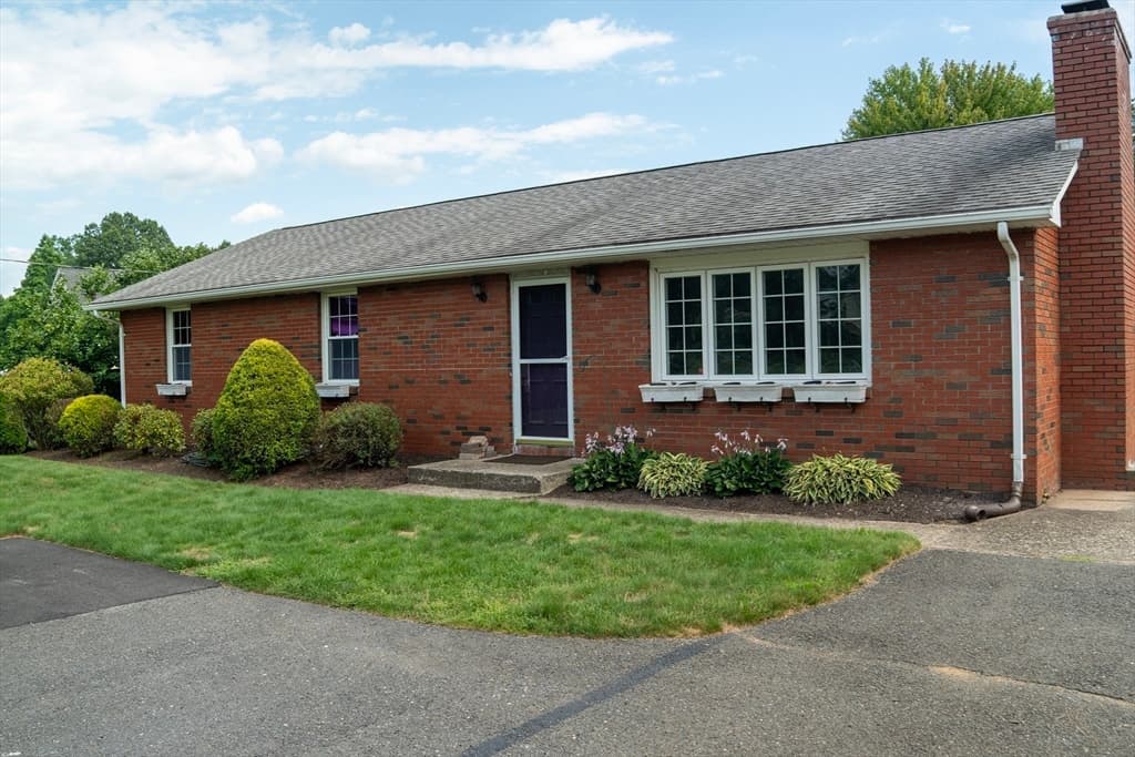 571 Mill St, Agawam MA 01030 photo 2