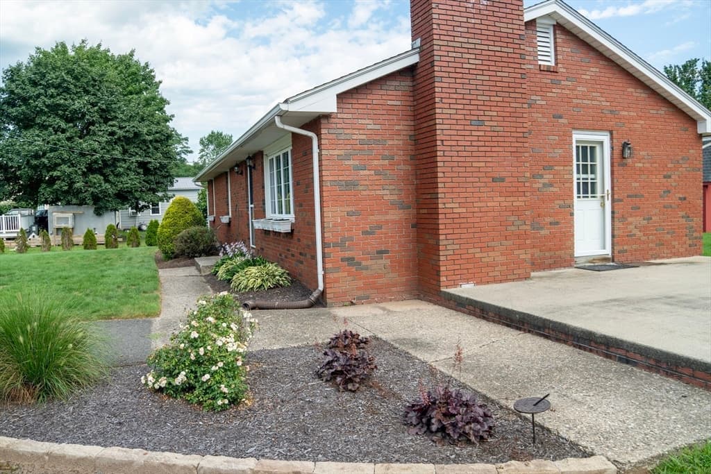 571 Mill St, Agawam MA 01030 photo 6