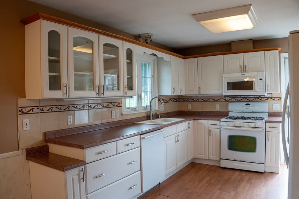 571 Mill St, Agawam MA 01030 photo 7