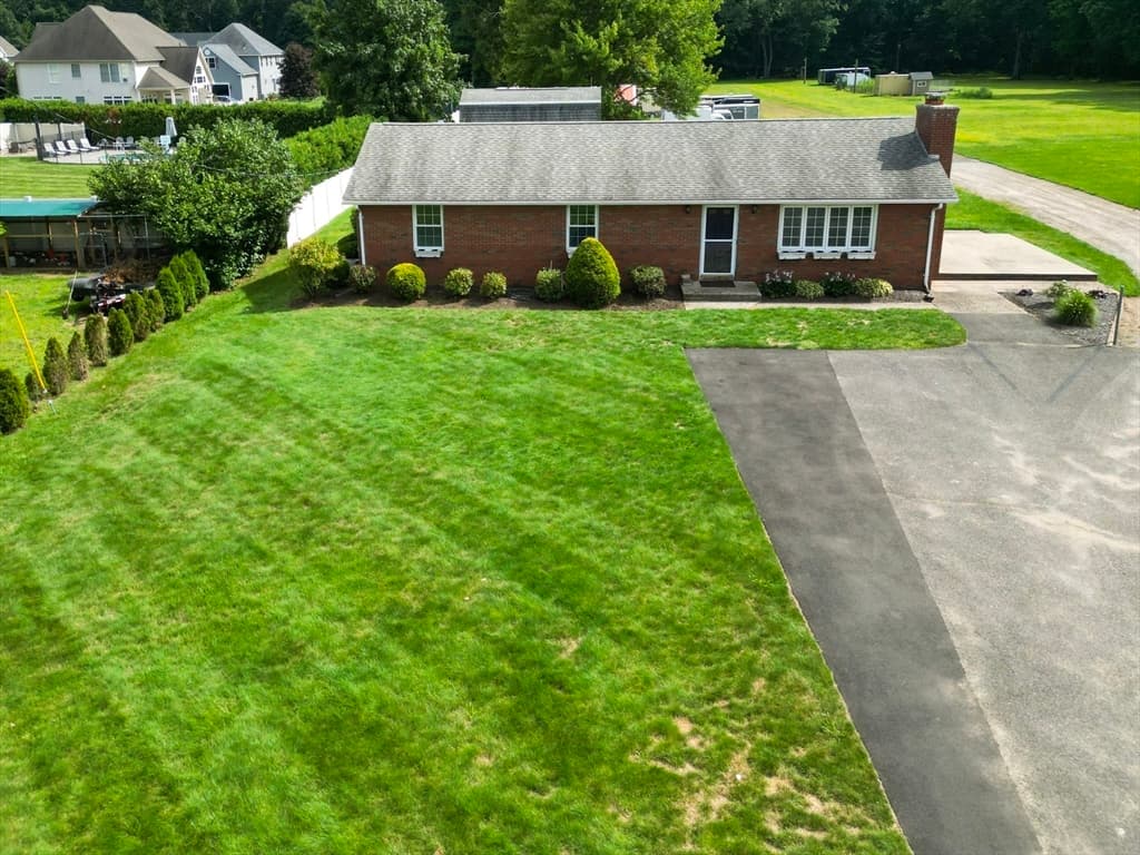 571 Mill St, Agawam MA 01030 photo 3