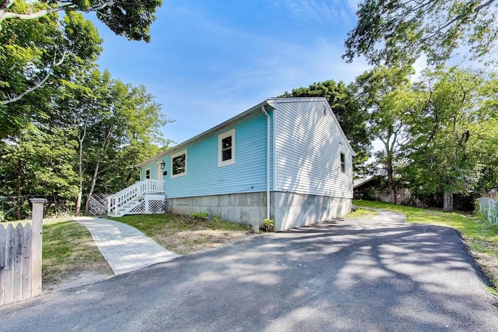 14 Hull St, Quincy MA 02169 photo 3
