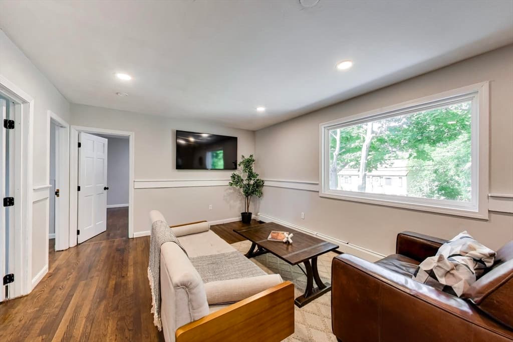 14 Hull St, Quincy MA 02169 photo 4