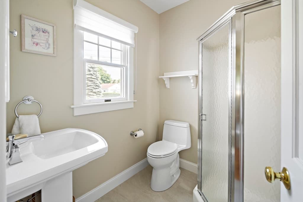 Single Family Residence at 667 Salem St, Lynnfield MA 01940, Lynnfield, photo 23 of 39