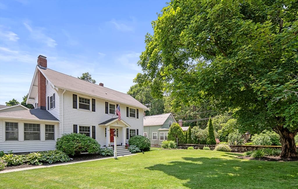 Single Family Residence at 667 Salem St, Lynnfield MA 01940, Lynnfield, photo 3 of 39