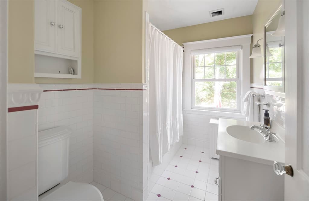 Single Family Residence at 667 Salem St, Lynnfield MA 01940, Lynnfield, photo 28 of 39