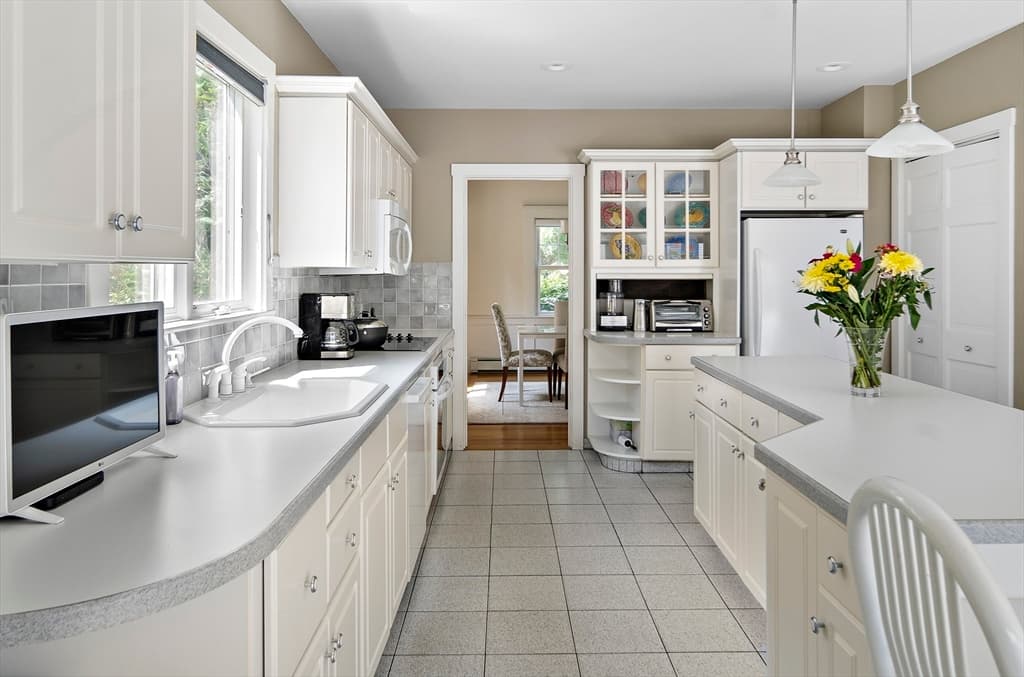 Single Family Residence at 667 Salem St, Lynnfield MA 01940, Lynnfield, photo 11 of 39