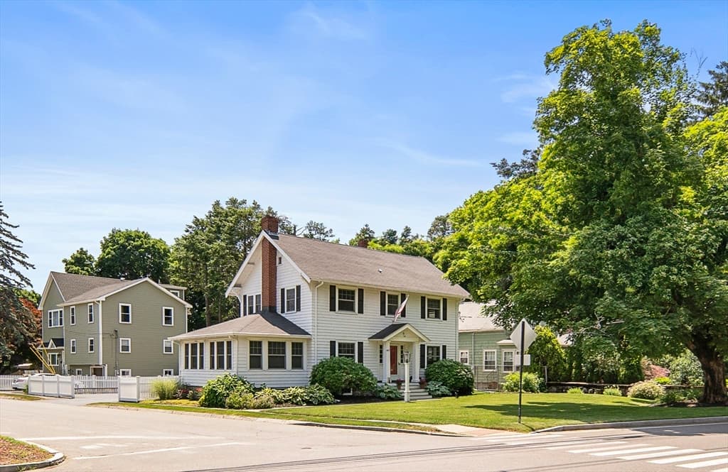 Single Family Residence at 667 Salem St, Lynnfield MA 01940, Lynnfield, photo 4 of 39