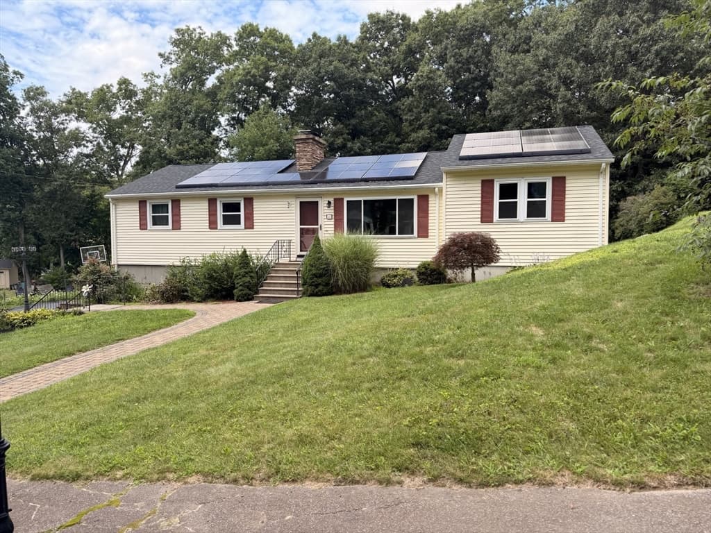 57 Laurel Ln, Bellingham MA 02019 photo 2