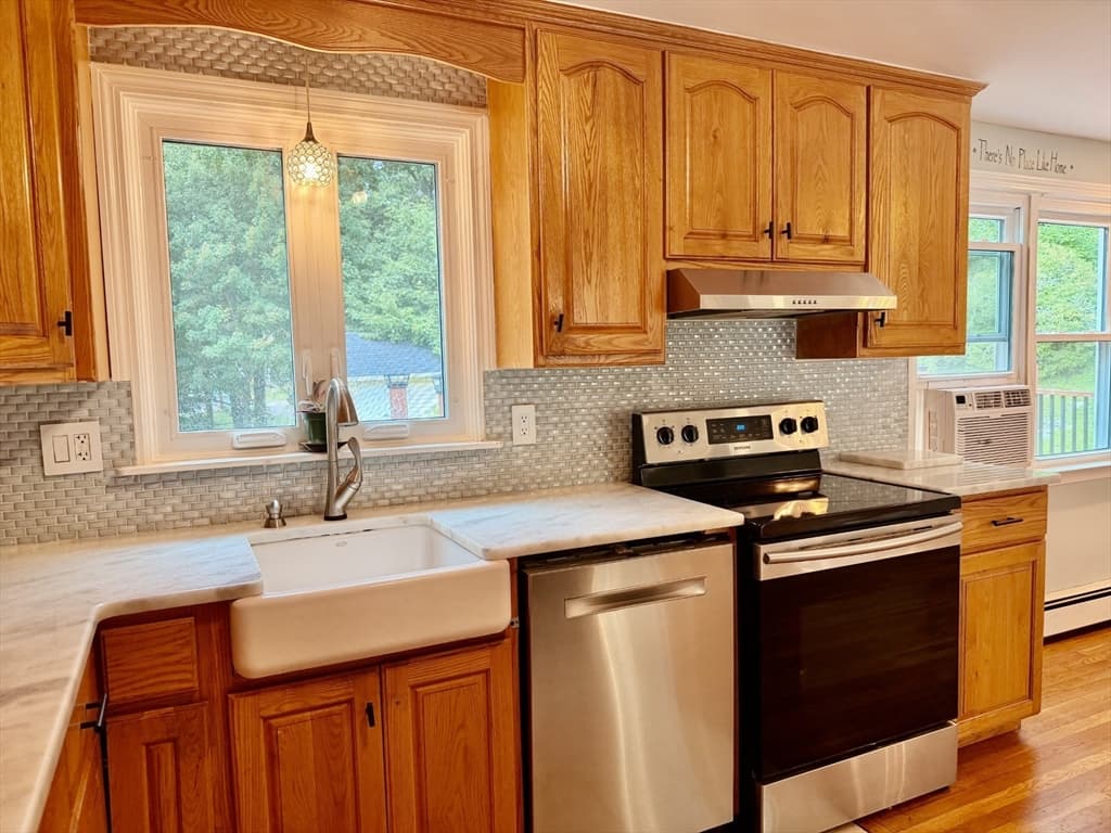 57 Laurel Ln, Bellingham MA 02019 photo 12
