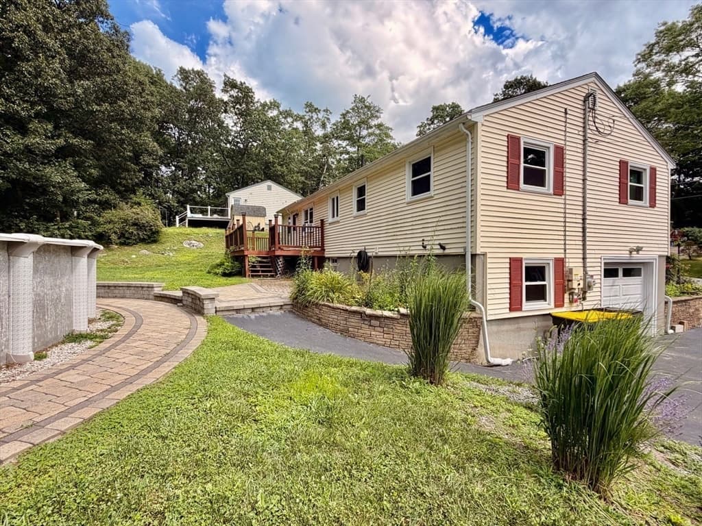 57 Laurel Ln, Bellingham MA 02019 photo 3