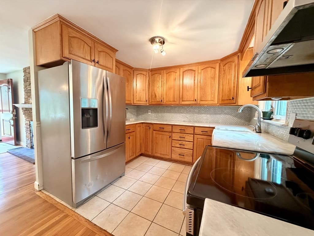 57 Laurel Ln, Bellingham MA 02019 photo 14