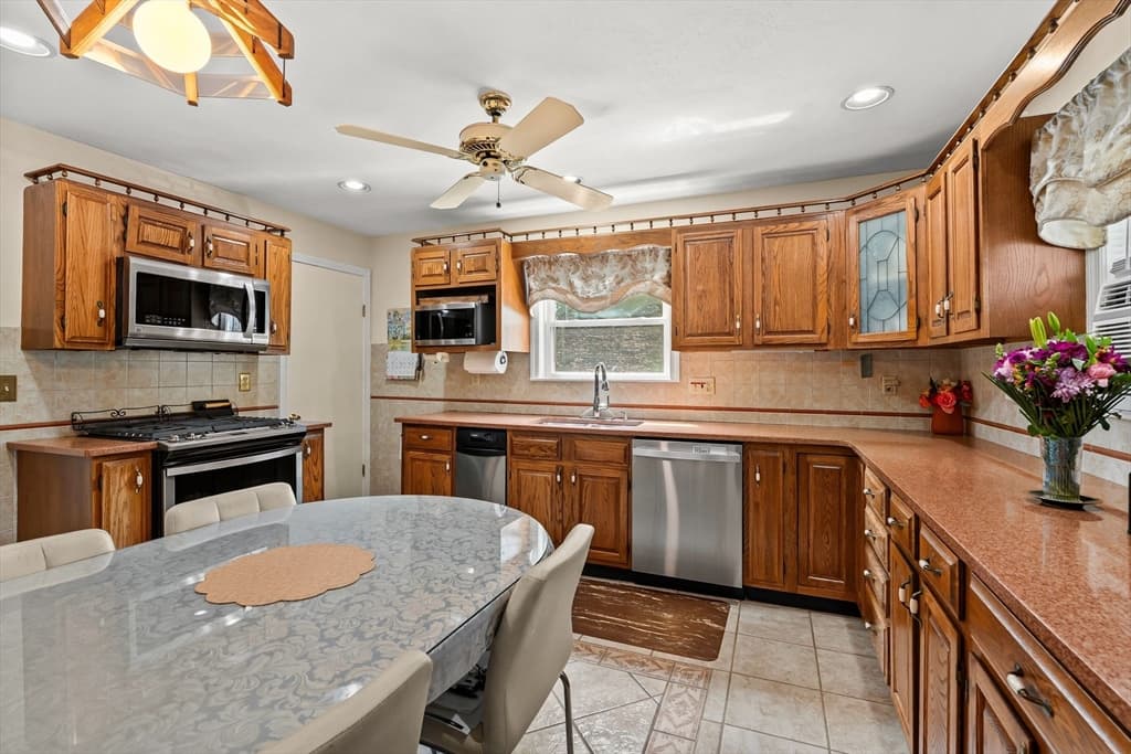 32 Sagamore Ave, Medford MA 02155 photo 12