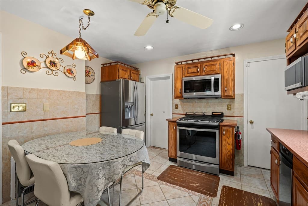 32 Sagamore Ave, Medford MA 02155 photo 11