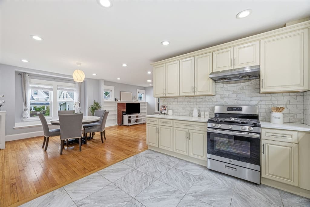 3 Florence St, Quincy MA 02170 photo 16