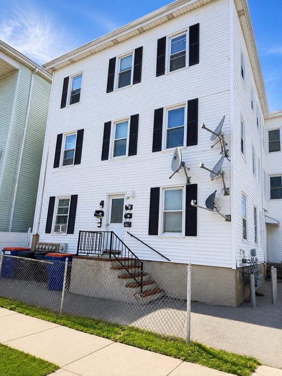 49 Nelson St, New Bedford MA 02744