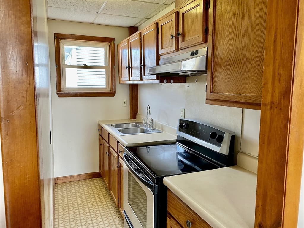 282 Sprague, Fall River MA 02724 photo 6