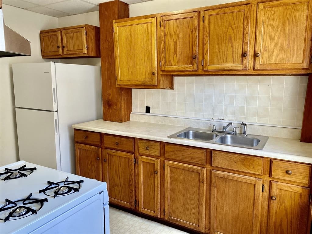 282 Sprague, Fall River MA 02724 photo 3