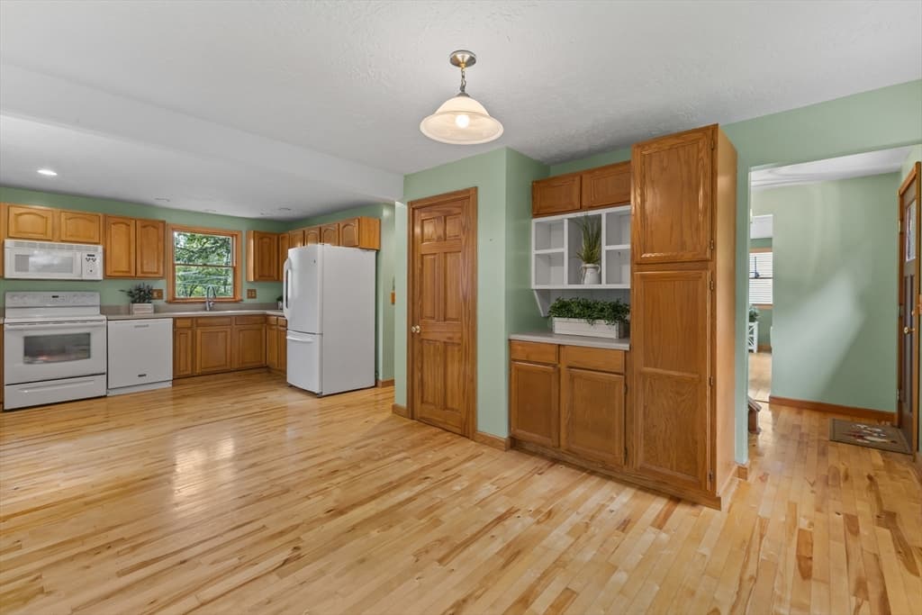 41 Drexel St, Worcester MA 01602 photo 8