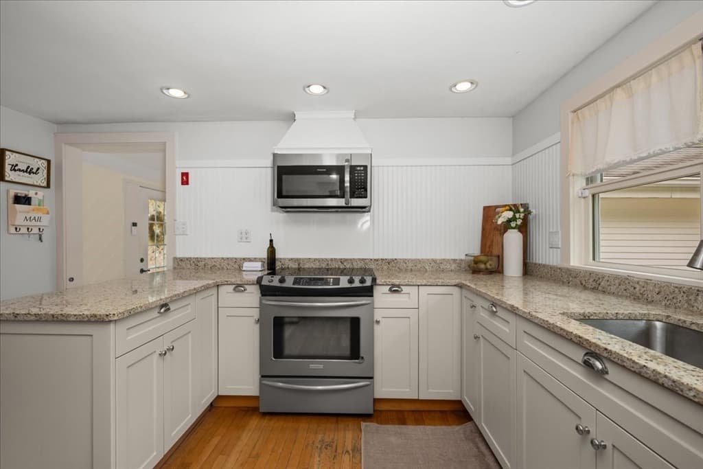 Single Family Residence at 2 Adams Dr, Brimfield MA 01010, photo 3 of 35