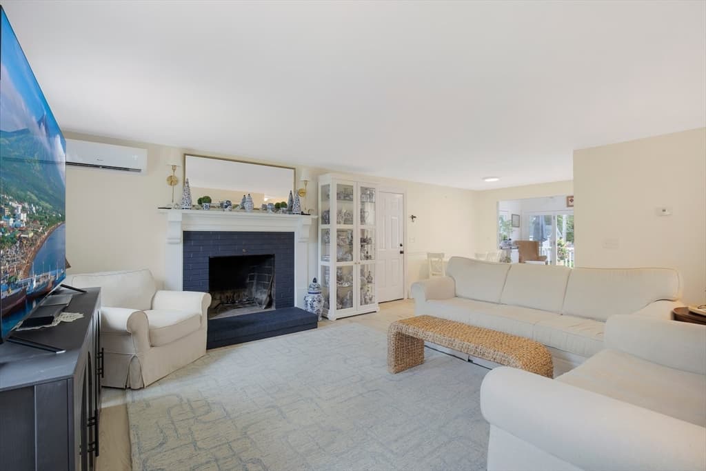 835 Old Barnstable, Falmouth MA 02536 photo 5