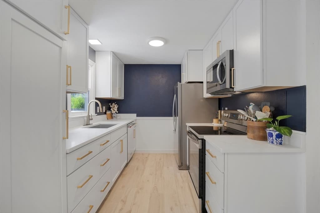835 Old Barnstable, Falmouth MA 02536 photo 9