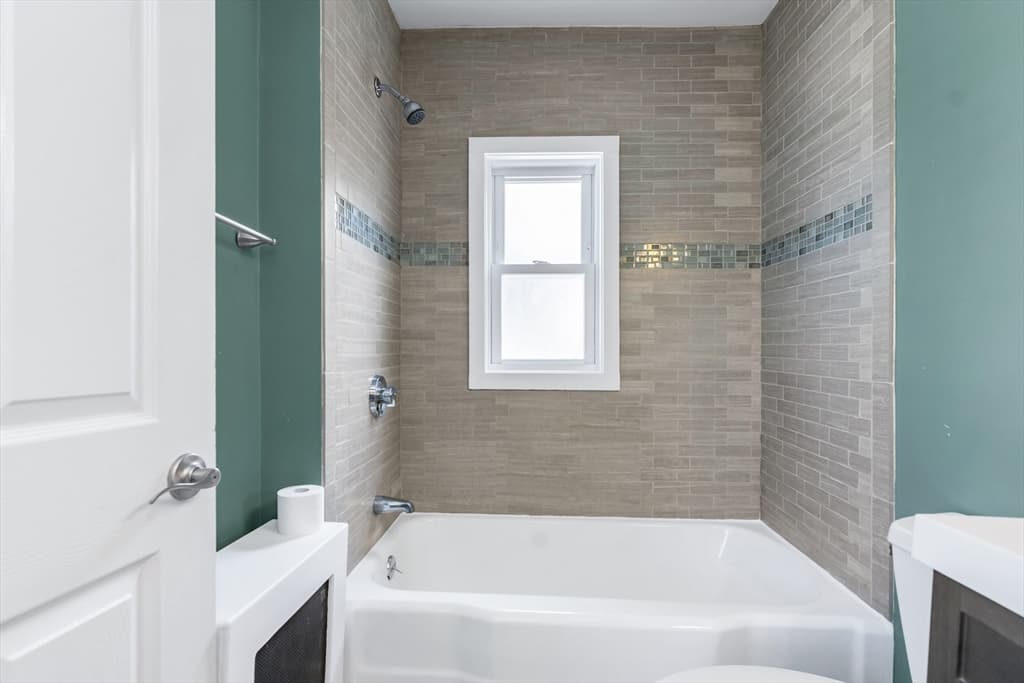 90 Gilbert St, Lawrence MA 01843 photo 16
