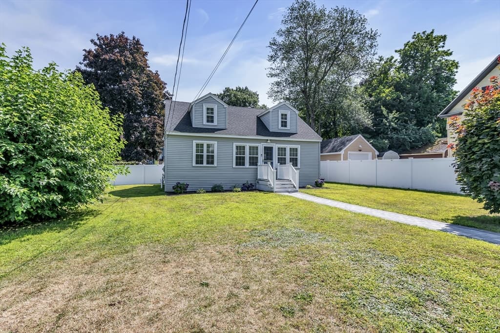 90 Gilbert St, Lawrence MA 01843 photo 3