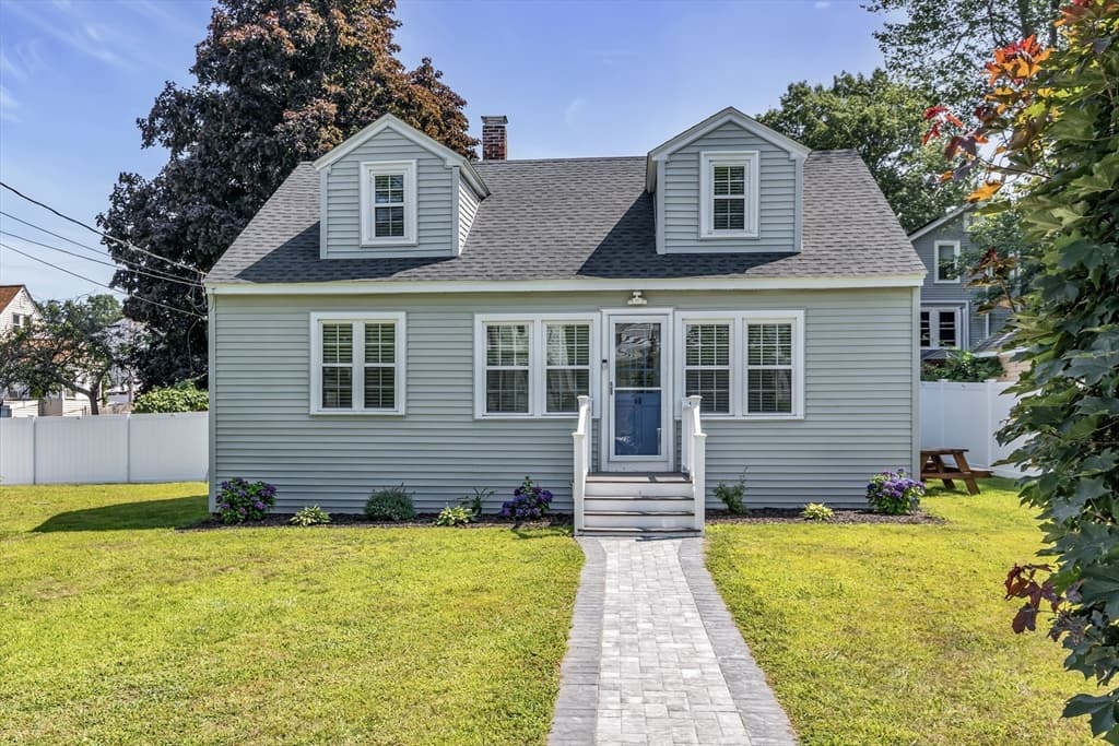 90 Gilbert St, Lawrence MA 01843