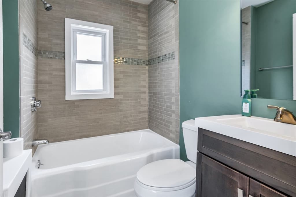 90 Gilbert St, Lawrence MA 01843 photo 15