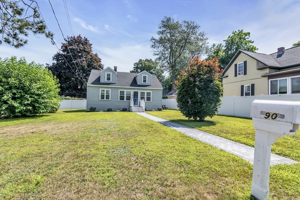 90 Gilbert St, Lawrence MA 01843 photo 4