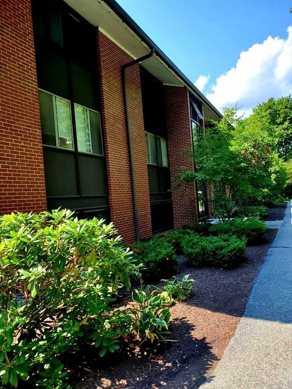 5 Longwood Drive # 205, Andover MA 01810