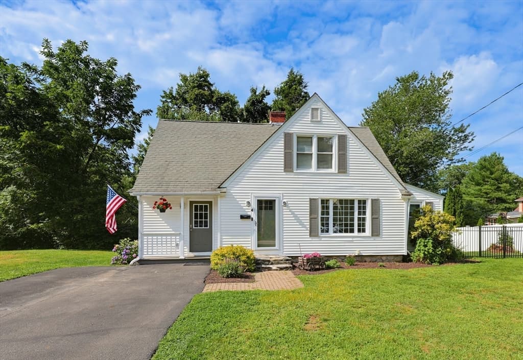 Single Family Residence at 4 Loring St, Auburn MA 01501, Auburn, photo 2 of 42