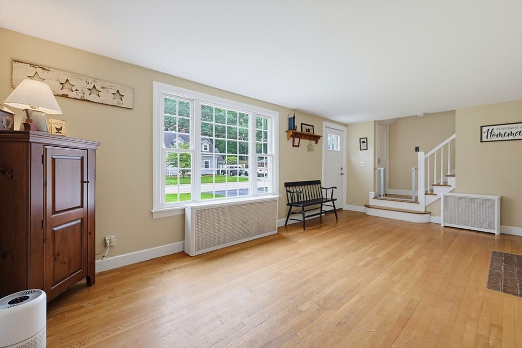 Single Family Residence at 4 Loring St, Auburn MA 01501, Auburn, photo 6 of 42