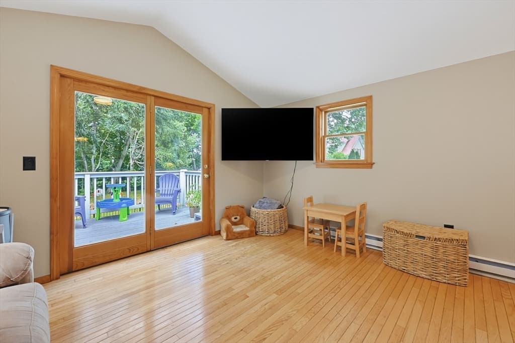Single Family Residence at 4 Loring St, Auburn MA 01501, Auburn, photo 17 of 42