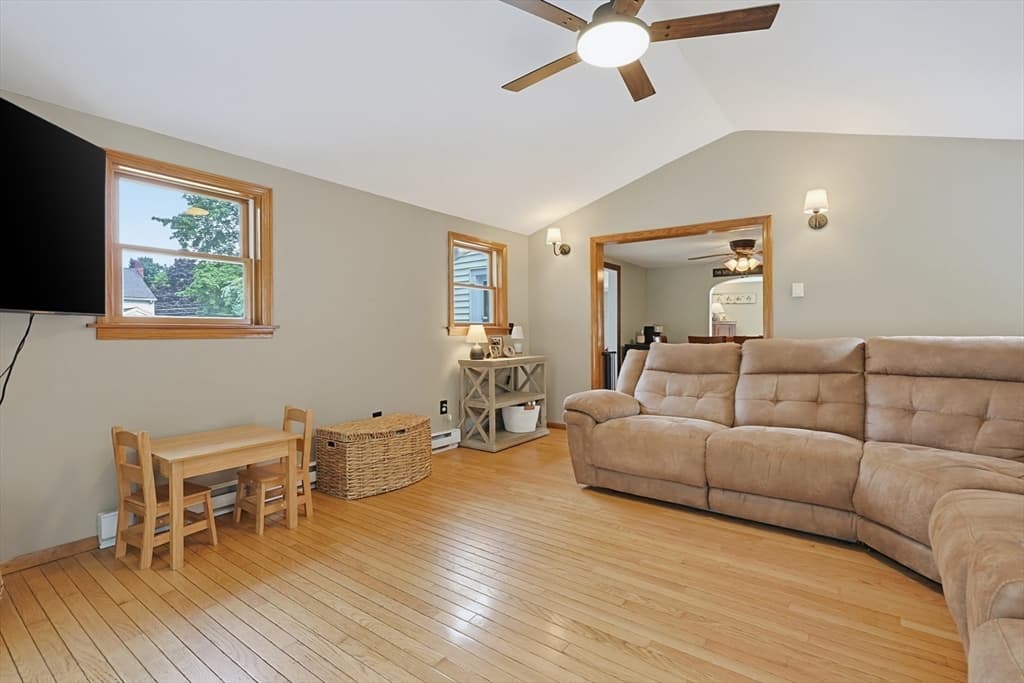 Single Family Residence at 4 Loring St, Auburn MA 01501, Auburn, photo 16 of 42
