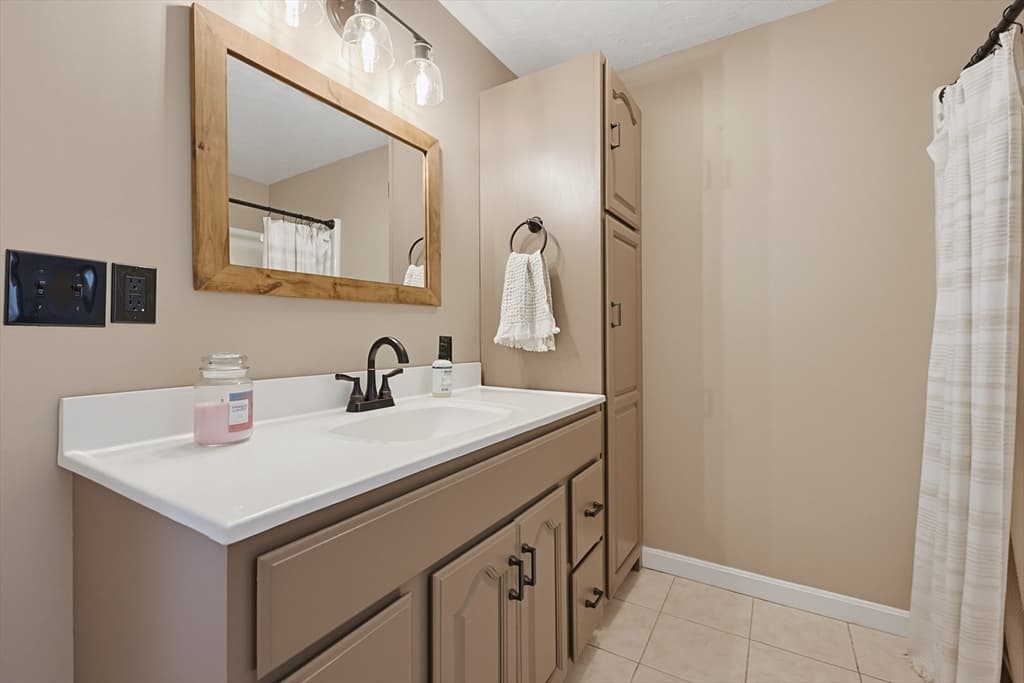 Single Family Residence at 4 Loring St, Auburn MA 01501, Auburn, photo 22 of 42