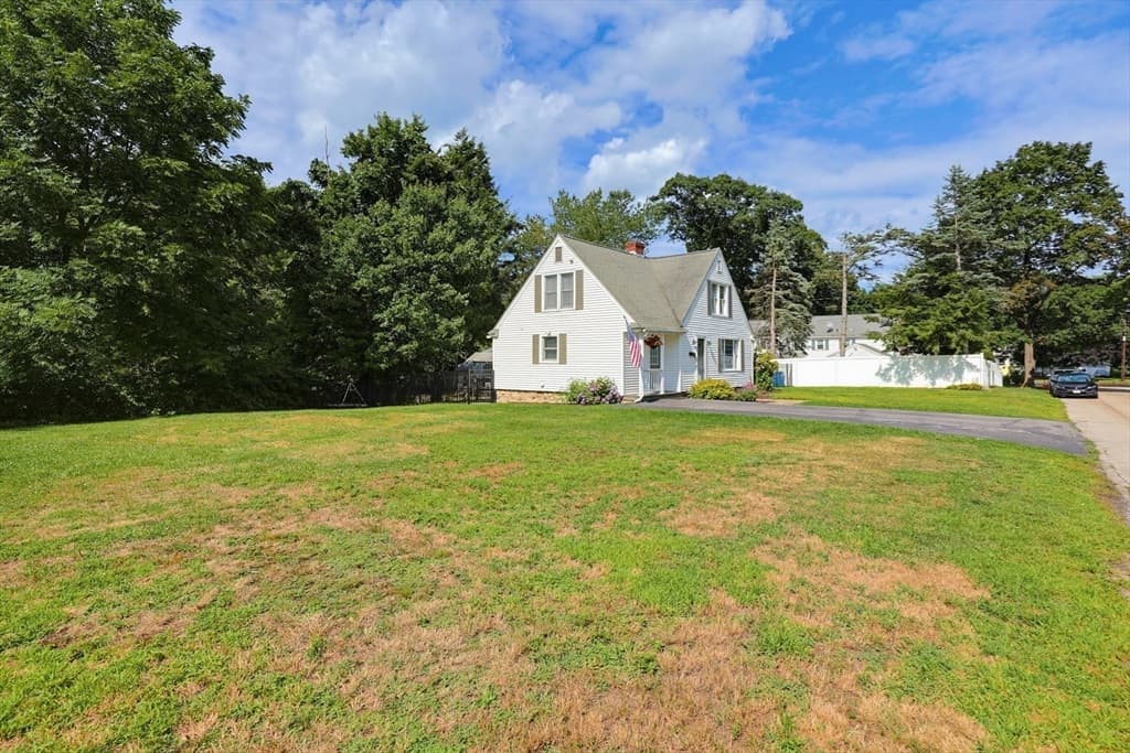 Single Family Residence at 4 Loring St, Auburn MA 01501, Auburn, photo 3 of 42