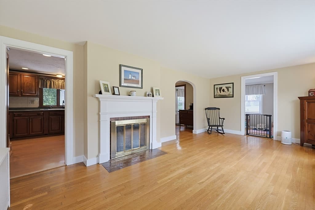 Single Family Residence at 4 Loring St, Auburn MA 01501, Auburn, photo 5 of 42