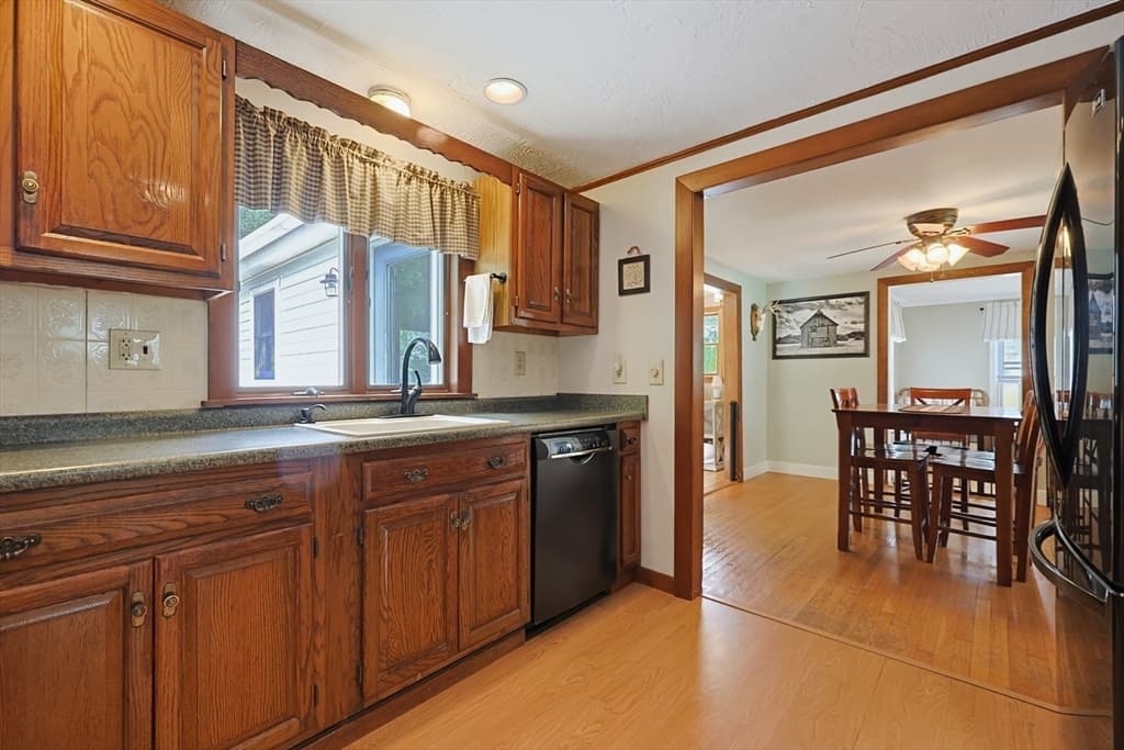 Single Family Residence at 4 Loring St, Auburn MA 01501, Auburn, photo 10 of 42