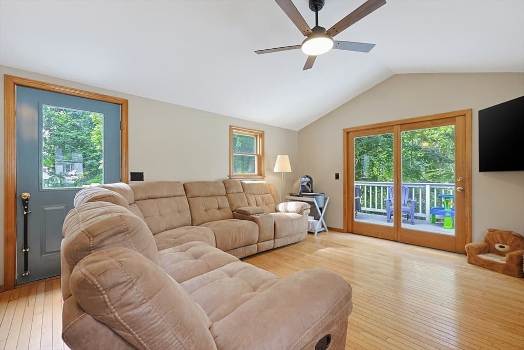 Single Family Residence at 4 Loring St, Auburn MA 01501, Auburn, photo 18 of 42