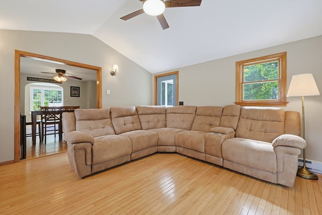 Single Family Residence at 4 Loring St, Auburn MA 01501, Auburn, photo 15 of 42