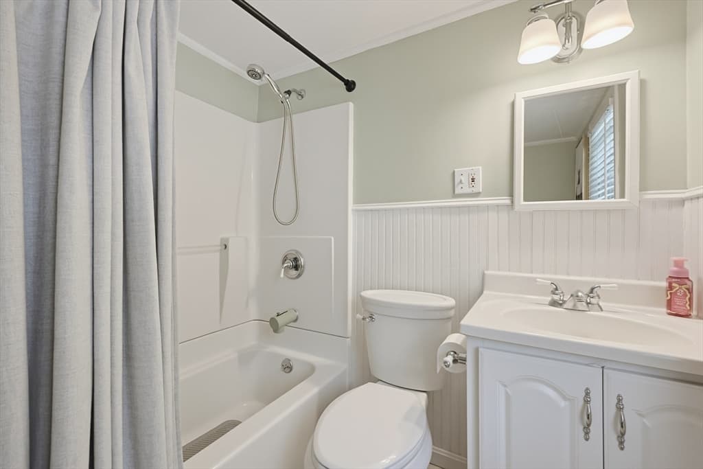 Single Family Residence at 4 Loring St, Auburn MA 01501, Auburn, photo 35 of 42