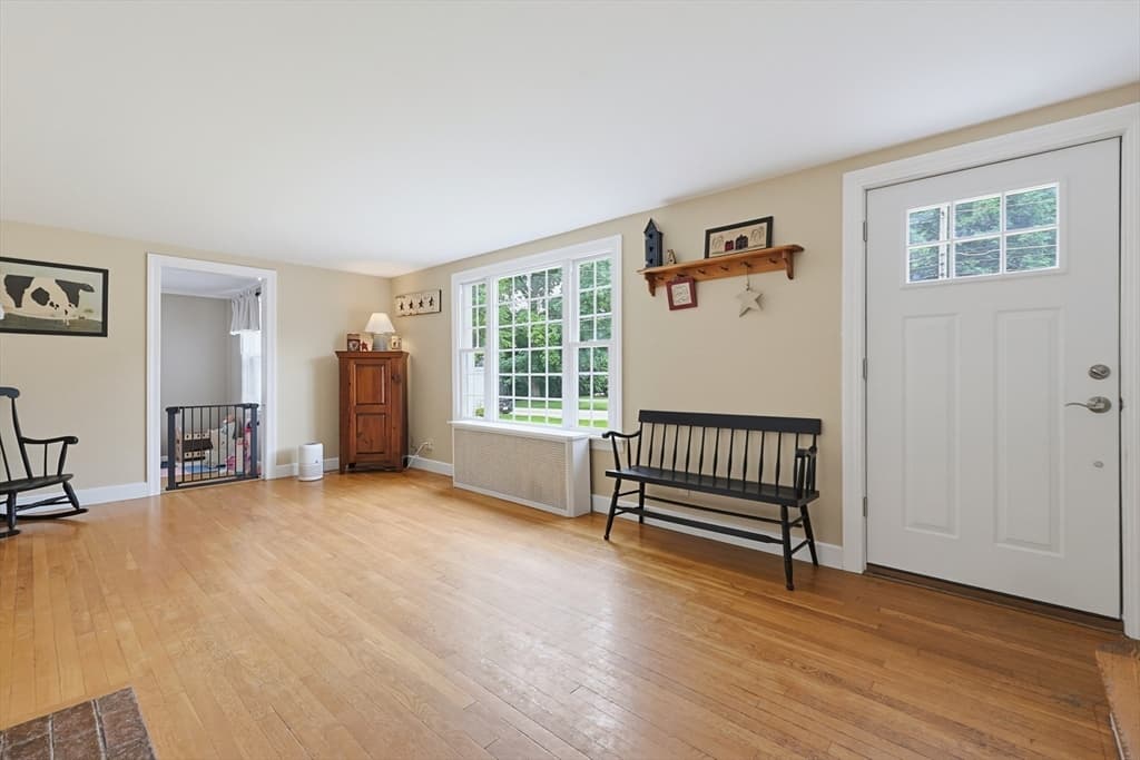 Single Family Residence at 4 Loring St, Auburn MA 01501, Auburn, photo 4 of 42